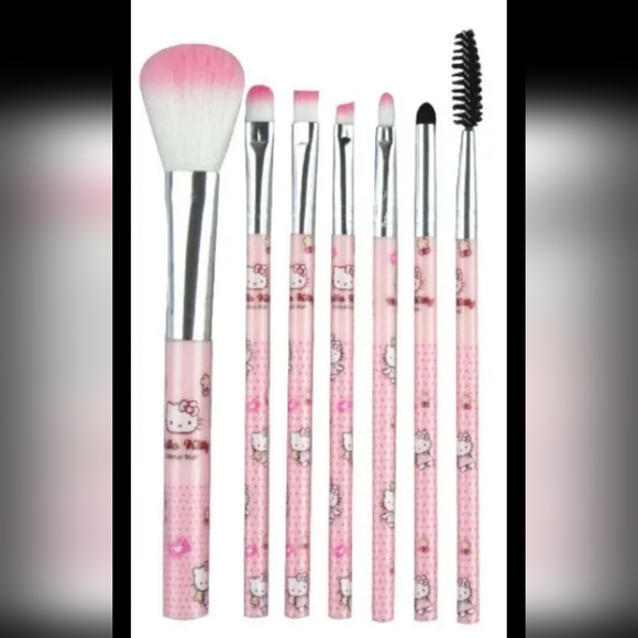 Hello Kitty Makeup Brushes Set - Picture 2 of 4